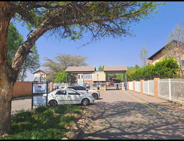 100M² OFFICE FOR SALE IN LOMBARDY ESTATE